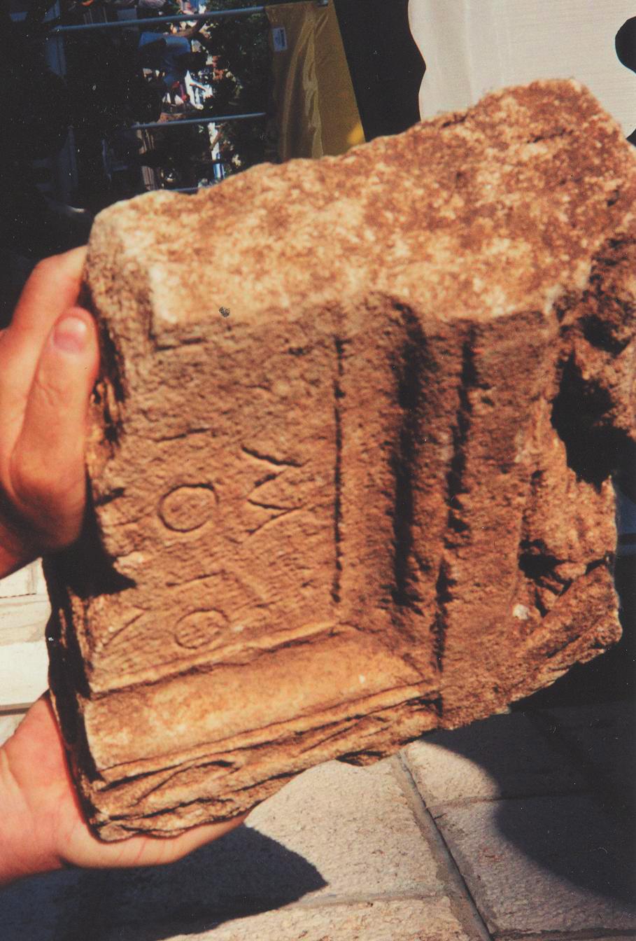 Fig. 5. Trpanj (Pelješac): frammento di stele funeraria. Fig. 5 Trpanj (Pelješac): Fragmanet of a stele.