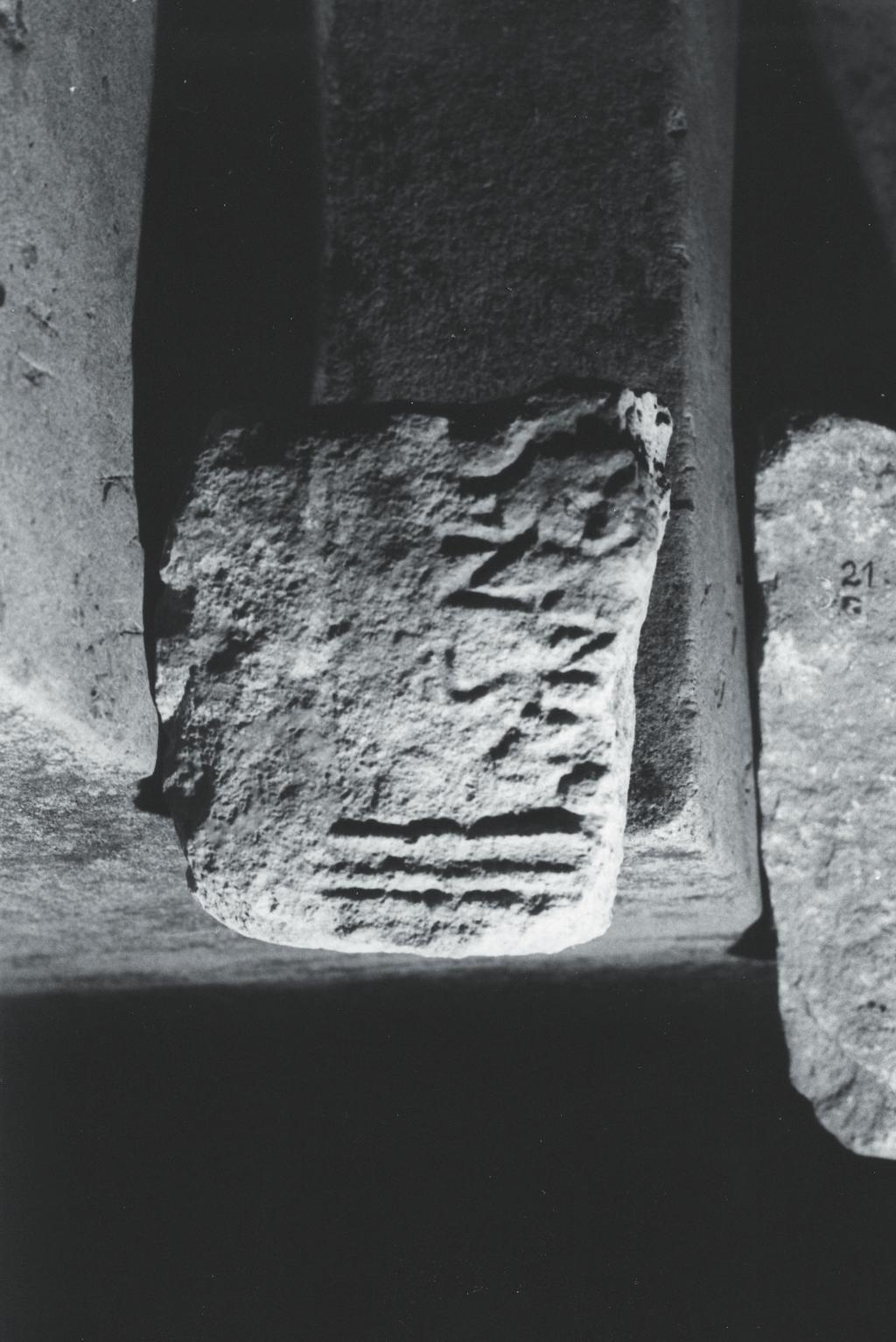 Fig. 4. Janjina (Pelješac): frammento d'iscrizione romana. Fig. 4 Janjina (Pelješac): fragment of a Roman inscription.