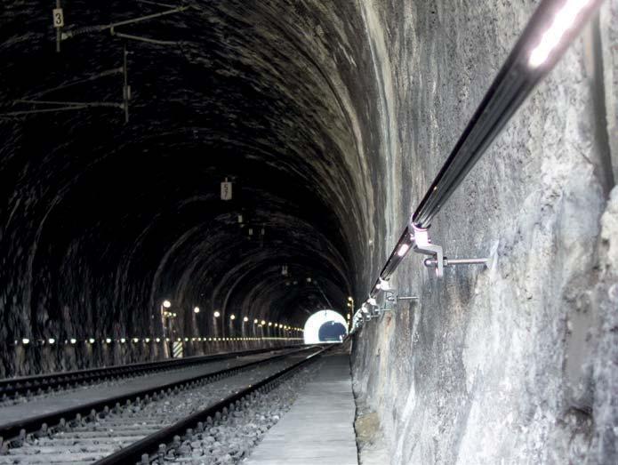 Sfruttare le sinergie Creare sicurezza LaneLED INOX48 il sistema per le misure di autosalvataggio nei tunnel e nelle gallerie Vari sinistri e incendi nei tunnel ferroviari hanno evidenziato l
