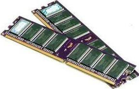 Gerarchia e tipi di memoria [4]: la memoria di tipo RAM e ROM La Random Access Memory(RAM) ovvero memoria ad accesso casuale: q è di natura completamente elettronica; q le informazioni vengono