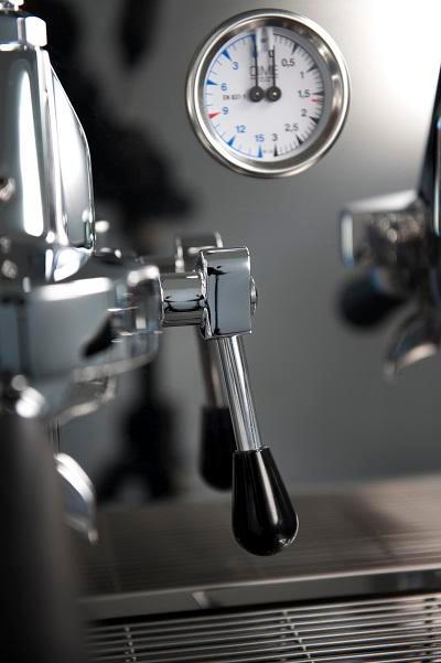 TAKE THE LEVA GROUP FOR TRADITIONAL ESPRESSO AND THE EB61 FOR A PERFECT COFFEE CREMA ALL THIS IN EVEN ONE MACHINE!