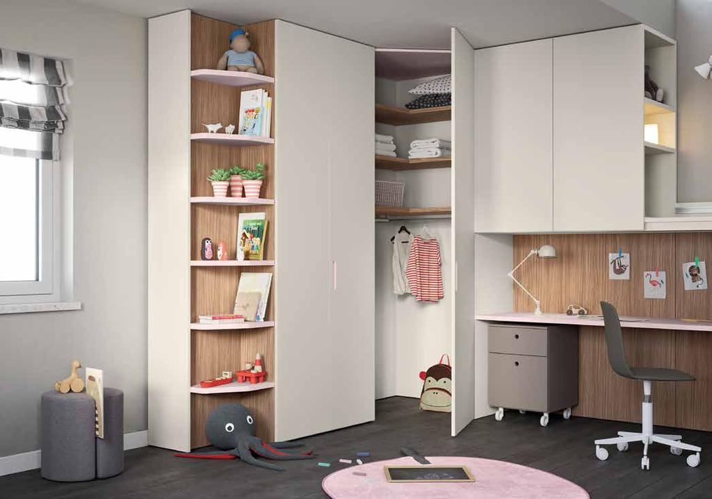 corner walk-in closet S complements