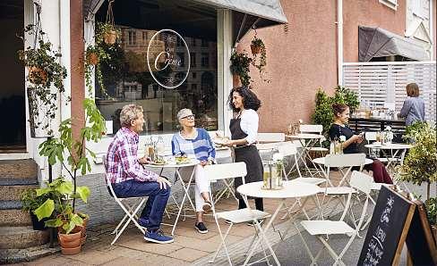 COME ARREDARE IL TUO SPAZIO ESTERNO Come arredare lo spazio esterno della tua azienda 1 3 4 2 3 1. IKEA TI OFFRE LA SOLUZIONE PERFETTA ANCHE PER LA TUA AZIENDA.