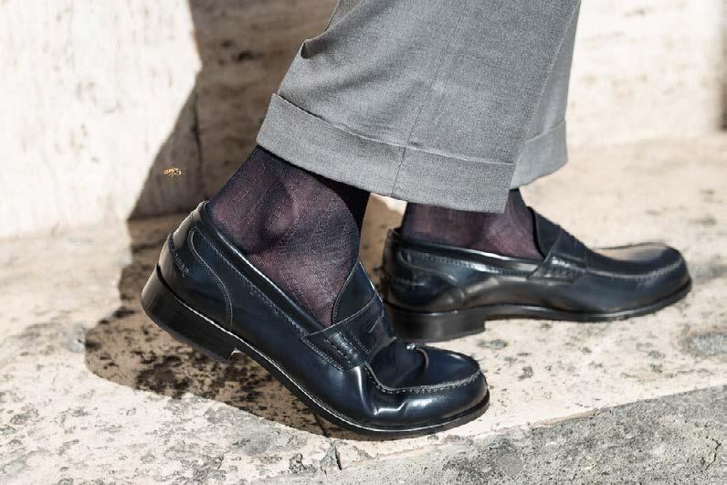 Dublo - The Original La calza a maglia doppia, comoda ed elegante, realizzata con il polsino all inglese per offrire una maggiore aderenza alla gamba, e con una superficie esterna dall aspetto serico