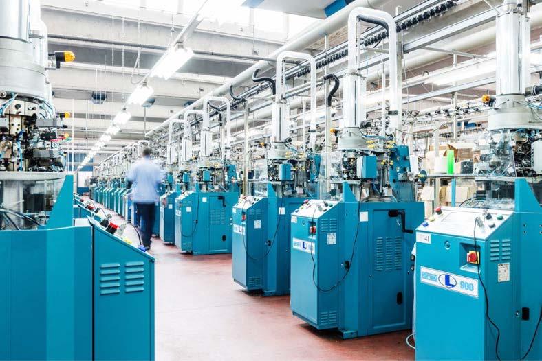 Produzione Italiana Il sistema produttivo di Dublo si avvale di un parco macchine di tessitura in grado di realizzare ogni tipologia di calza, garantendo una produzione giornaliera di oltre 25.