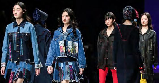 IL COTONE INCONTRA LA CREATIVITÀ COTTON USA ha partecipato con il Capostipite del Denim, Adriano Goldschmied, e Chen Wen al lancio della collezione Autunno-Inverno 2018/19 alla Fashion Week in Cina a