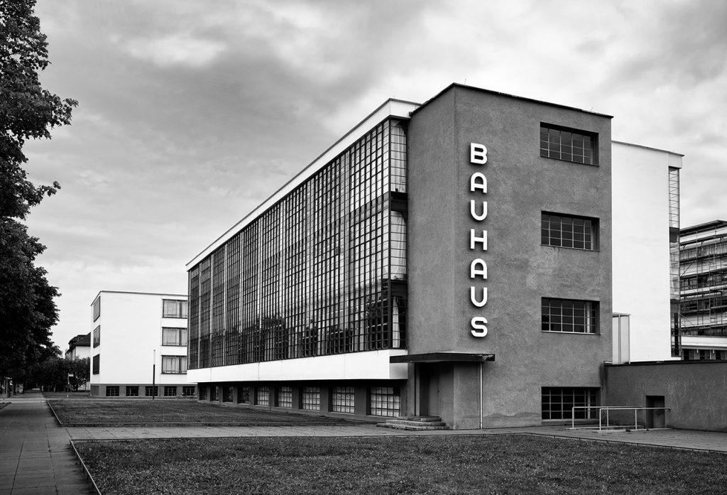 La scuola del Bauhaus nelle fotografie di Stefano Barattini. Lo stile fotografico impeccabile di Stefano Barattini è riproposto in questo portfolio dedicato al Bauhaus.