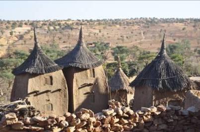 Giorno 7 : Giovedi Giorno 8 : Venerdi Giorno 9 : Sabato Giorno 10 : Domenica Sangha/Pays Dogon/Sangha/Bandiagara Dopo la colazione inizio dell esplorazione dei villaggi del PAYS DOGON.