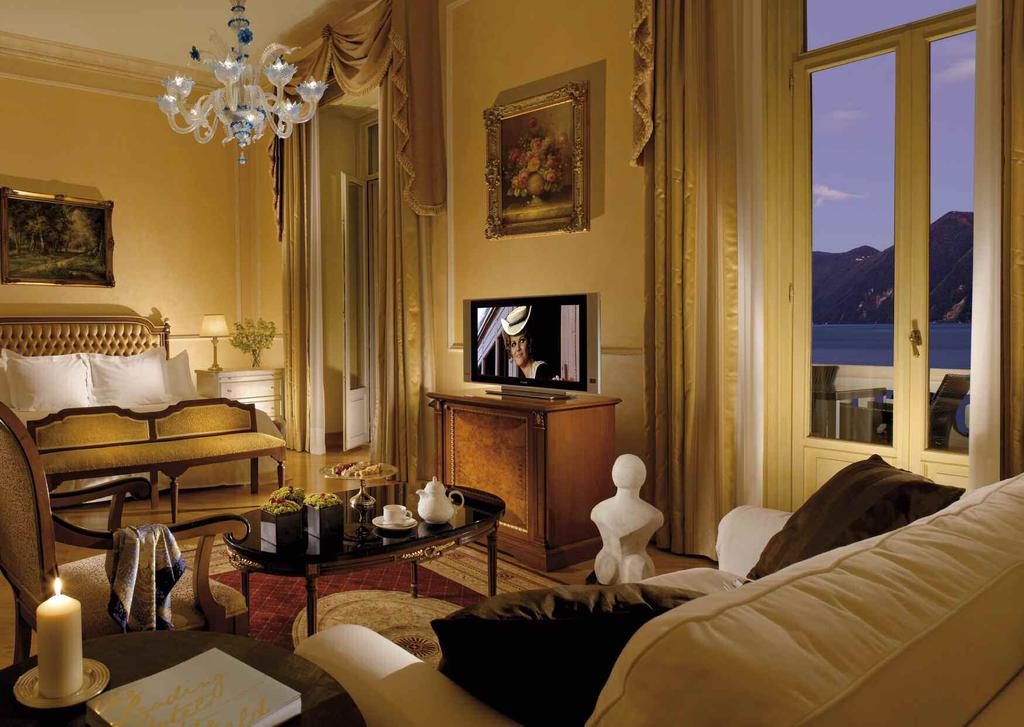 Le lussuose e romantiche Junior Suites e Suites sono ubicate nell ala classica dell albergo e molte di esse hanno un balcone con vista sul lago.