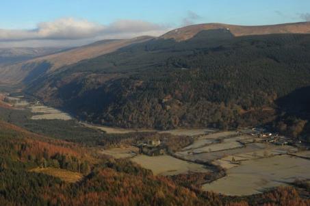 dell intero del Regno Unito. Oggi la tappa è breve: guadagneremo quota e ammireremo lo spettacolare scenario nel cuore del Parco Nazionale delle Montagne di Wicklow.