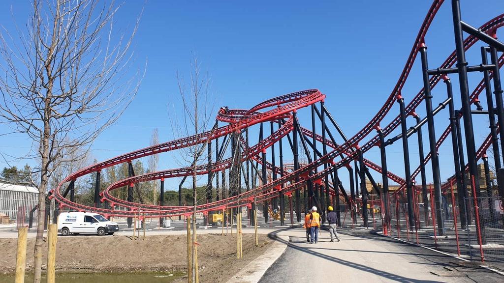 Desmo Race il duelling coaster interattivo a doppio binario di