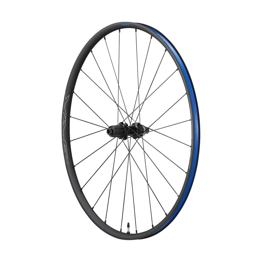 Ruote specifiche per il Gravel: Per completare l'esperienza di gravel riding Shimano introduce in gamma due coppie di ruote da 12mm E-THRU (WH-RX570-TL-F12 / R12).