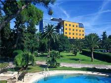 5492397 Hotel Mercure ( 15 minuti ) Via G. Capruzzi n.326 70124 B A R I Tel.: 080.