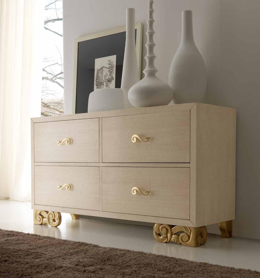 63 Allegra Comò quattro cassetti, con piede scultura / Four drawer dresser with carved foot Colore rif.