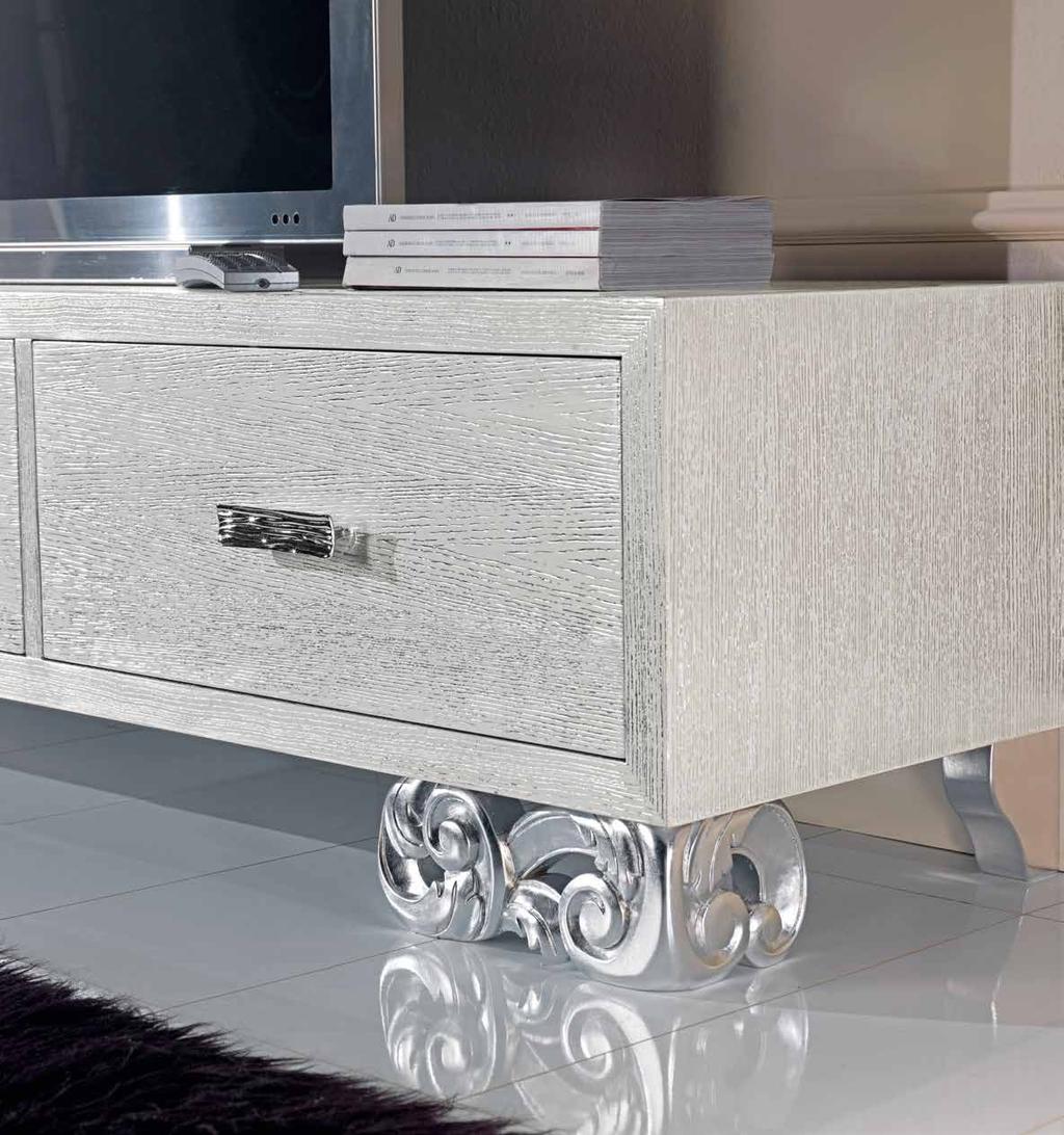 64 Allegra Contenitore tre cassetti, con piede scultura / Three drawer dresser with carved foot Colore rif.