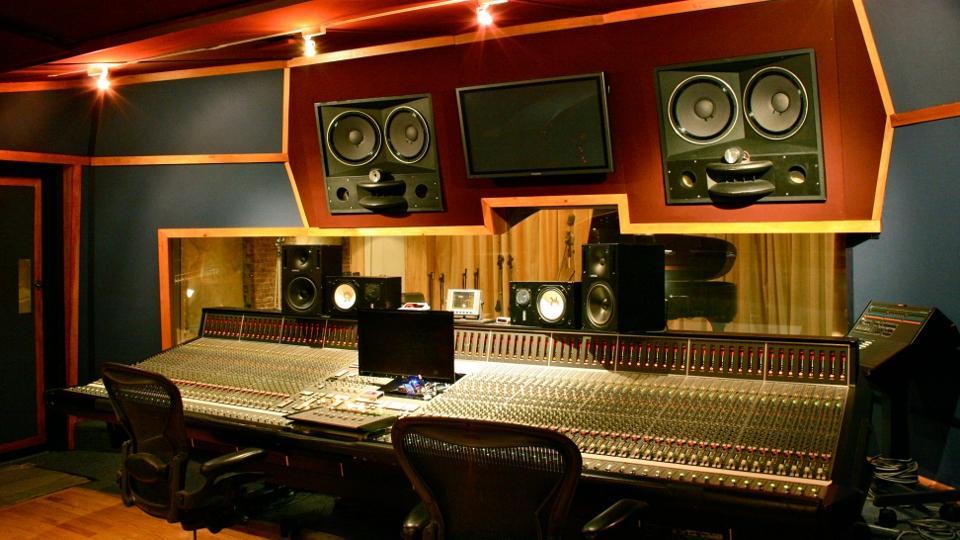 -Tecniche di Mix in Studio e Pro Tools (16h) -Tecniche di Registrazione, Editing e Mix (20h) -Metodologie e Tecniche di Restauro