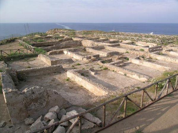 Oggi è sede del Municipio e del Museo Archeologico di Ventotene.