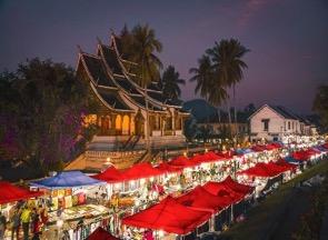 Visita tra gli altri dello splendido Wat Xieng Thong, il più famoso e fotografato