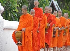 Day 4: Luang Prabang Kuang Si Luang Prabang Mattina e pomeriggio: sveglia presto per assistere al