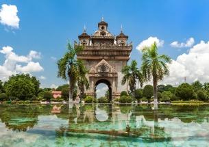 Partenza in bus per Vientiane Pomeriggio: arrivo a