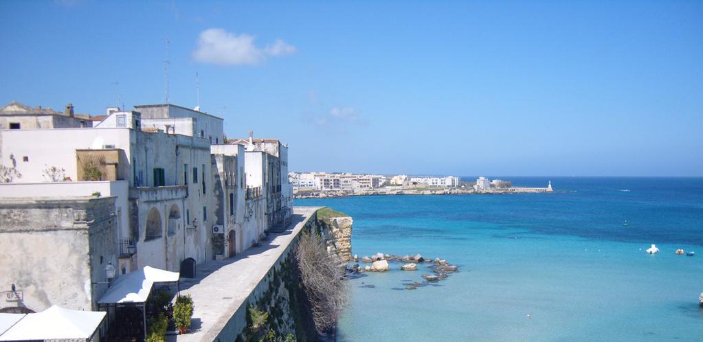 tratto di costa più orientale d Italia, su uno sperone roccioso a picco sul mare.