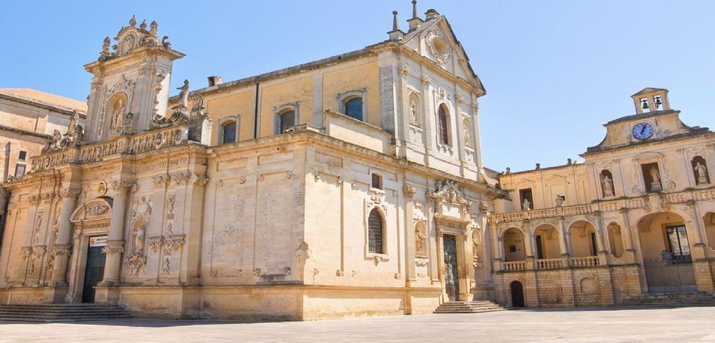 portali dei palazzi e dalle facciate delle tantissime chiese.