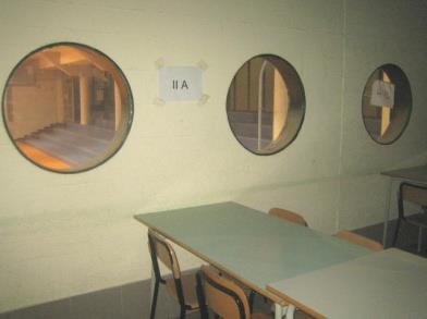 F Spostare 2 3 6 Refettorio I tavoli sono posizionati in prossimità di oblò dotati di vetri sottili