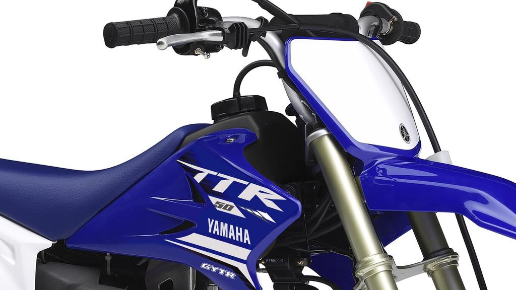 L'ergonomia delle minimoto Yamaha da 50 cc è progettata per far sentire il pilota da subito a proprio agio.