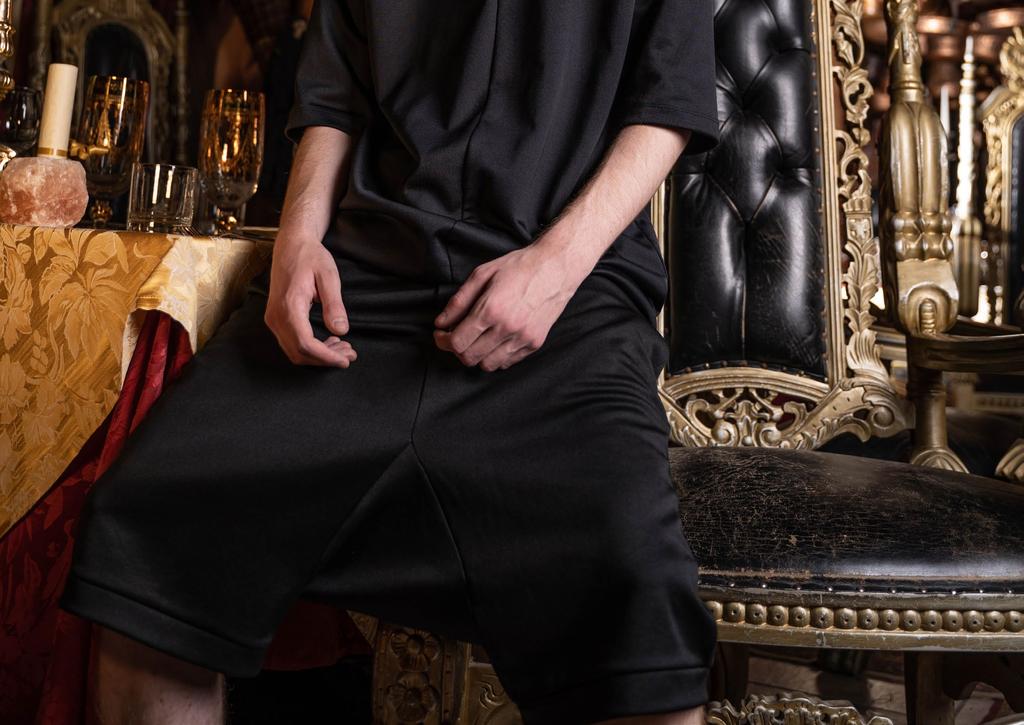 DOJO SHORTS Short con coulisse, tessuto in misto cotone lucido con zip applicate alle tasche e tiretto nero opaco, vestibilità