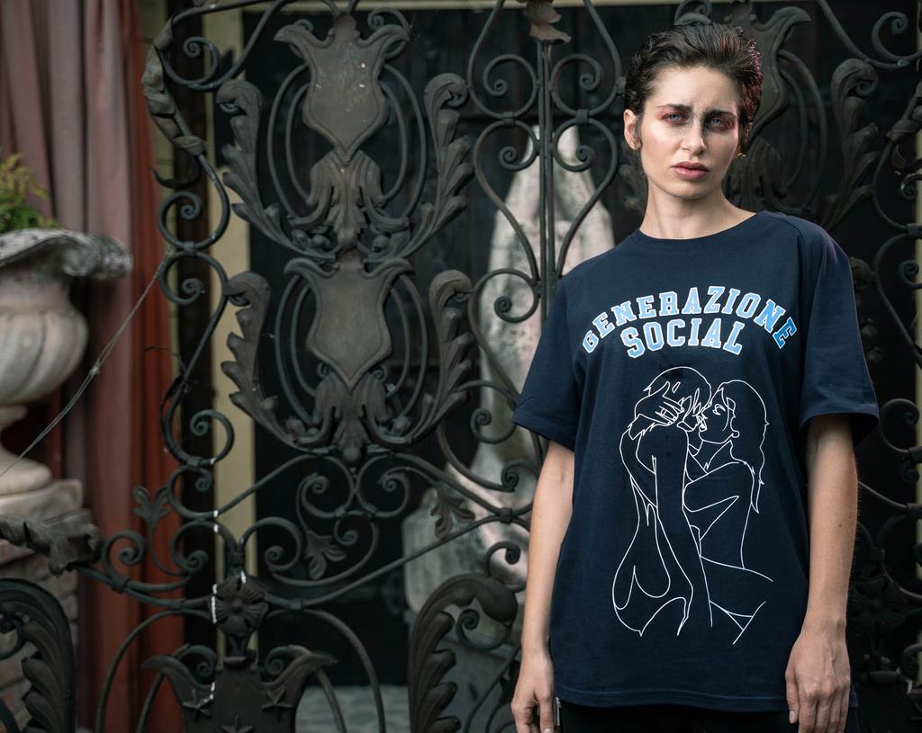 META T-SHIRTS GENERAZIONE SOCIAL T-Shirt a girocollo con stampa applicata sul fronte, vestibilità relaxed,