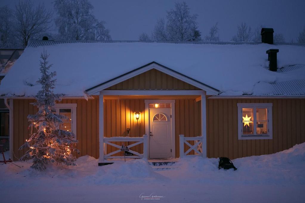 AUTENTICO NATALE IN LAPPONIA 7-11, 14-18 e 22-26 dicembre 2019 Possibilità di estensione (una notte a Rovaniemi o una giornata in motoslitta) Cottage rustico, aurore boreali, incontro con Santa