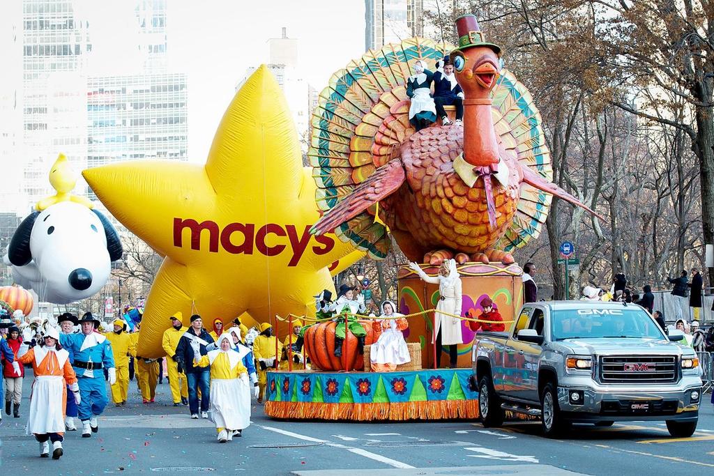 La parata di Macy s (Macy s Thanksgiving Parade) è un evento annuale che si tiene il Giorno del Ringraziamento, nel mese di Novembre.