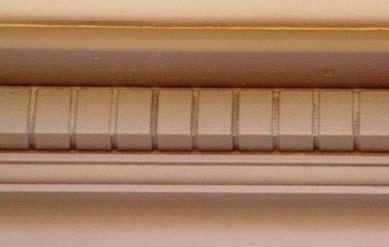 DESCRIZIONE MARCAPIANI ED ELEMENTI DECORATIVI PER FACCIATE Poliarmodec è un elemento in EPS sagomato e rivestito con cemento elastomerico per la realizzazione di decori di facciata.