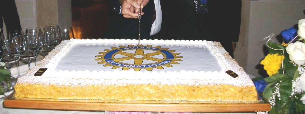 Discorso del Presidente Giuseppe Trevisan prima di passare il collare del Rotary a Pierluigi Riondato: Care Amiche e cari Amici Rotariani, Ebbene, come vedete anche il mio mandato Rotariano è giunto