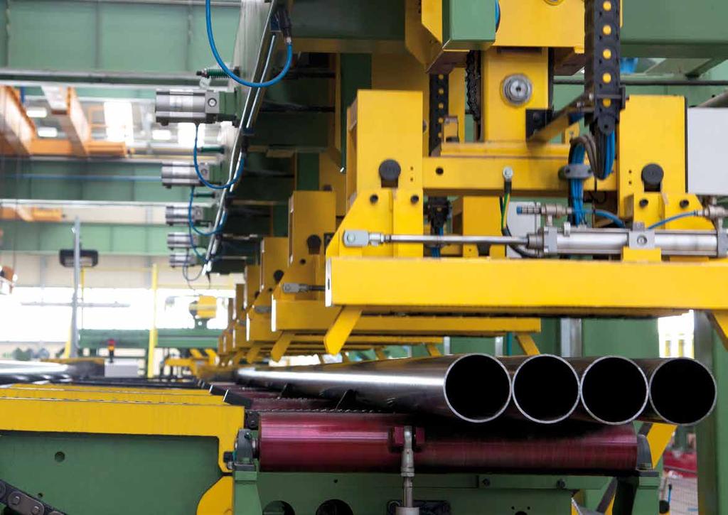 Marcegaglia Carbon Steel tubi saldati Dalla prima trasformazione, nell ambito della propria filiera produttiva controllata, Marcegaglia Carbon Steel ricava la gamma di tubi saldati in acciaio al