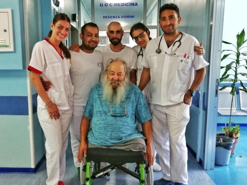 carrozzina elettrica 3 questo viaggio costringendolo a un pit stop forzato all ospedale di Popoli.