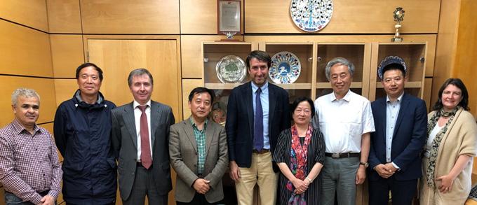 DELEGAZIONE CINESE IN VISITA IL COI Madrid Il Segretariato esecutivo ha recentemente ricevuto un delegazione di rappresentanti cinesi presso la sede di Madrid.