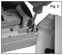 Sollevare il coperchio la parte inferiore dove permette l alloggiamento sia del trasmettitore, che di un eventuale pacco batterie possibilmente a lidio.