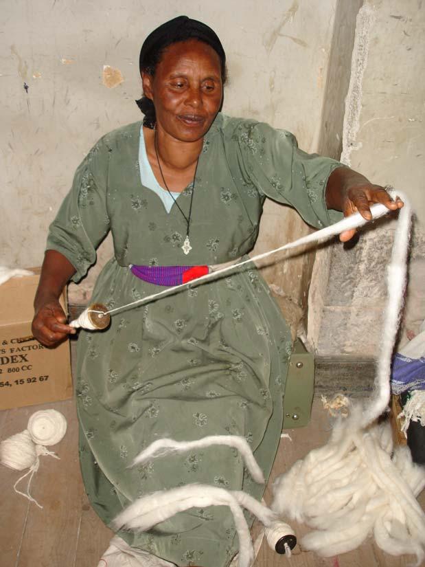 Una filatrice impiega circa venti giorni per filare il cotone