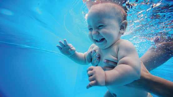 6 MESI 3 ANNI Corsi di acquaticità L acqua offre una notevole quantità di stimoli motori e sensoriali che il bambino impara a conoscere e ad amare attraverso il proprio divertimento e la presenza