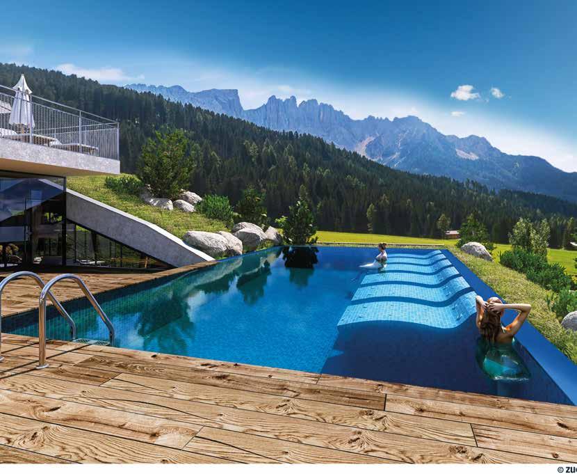 NOVITÀ NELL HOTEL MOSERALM A PARTIRE DA FINE LUGLIO 2019 NUOVE SUITES E DOLOMITI MOUNTAIN WEL- LNESS - AREA BENESSERE CON PISCINA A SFIORO ESTERNA, SAUNE PANORAMICHE E SALE RELAX CON VISTA