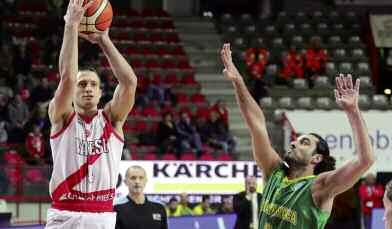 A capitolare sotto ai colpi dei biancorossi è stato l AEK Larnaca (con il clamoroso risultato di 109-74), travolto da una Varese che a saputo imporre il suo ritmo fin dalla palla a due, accrescendo