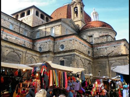 La basilica dopo un lungo periodo di abbandono ritrovò un periodo di splendore sotto la famiglia de medici che decise di sponsorizzare la sua