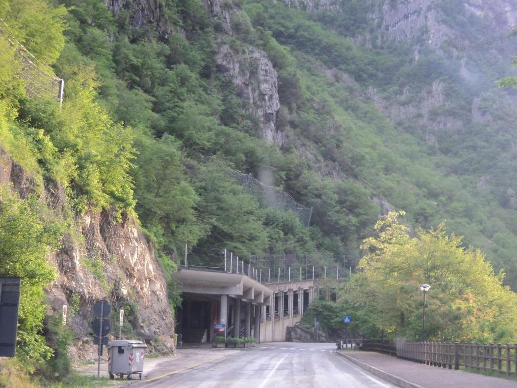 interferenza con piazzale ed ingresso Grotte di Frasassi  22