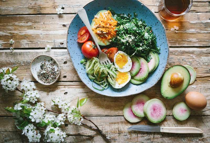 Lunedì Colazione: Caffè e frutta secca, evitate il latte se vi è possibile.