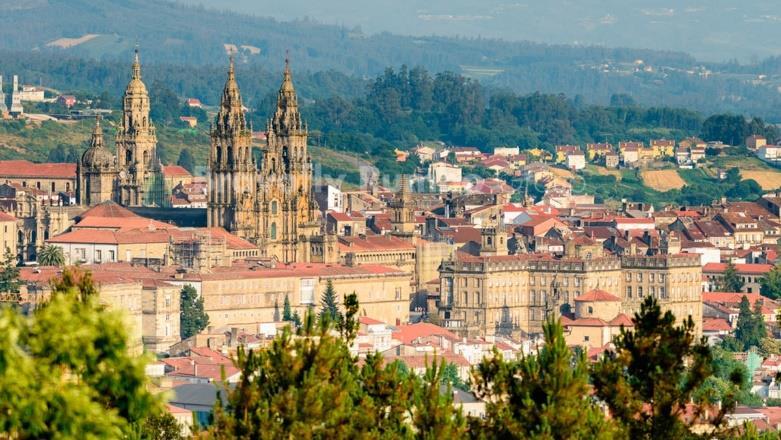 Toxibó, Gonzar, Castromayor, Hospital da Cruz, Ventas de Narón, enclave importante nell'epoca medievale, Prebisa, Lameiros, dove ci si può fermare per visitare la Cappella di San Marco.