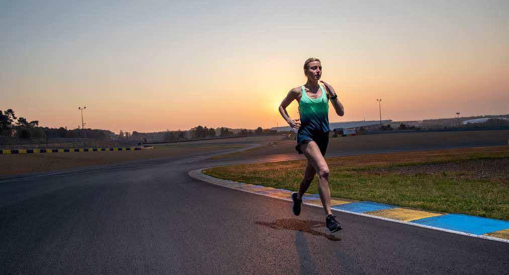 COLLEZIONE SCARPE CORSA SU STRADA Il Road running è indirizzato ai runners che partecipano a gare su strade e il cui obiettivo è la performance individuale e/o di gruppo, nonché superare