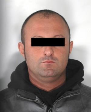 Disoccupato con il Porsche, spacciava droga sul web 4 L arrestato: Alberto Villa, 31enne di Olginate Oltre alla residenza dell arrestato, perquisizioni sono state estese anche nella casa della