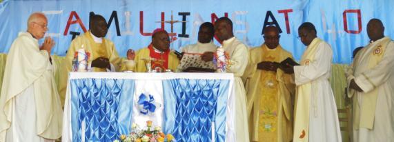 6 agosto I 40 anni della presenza dei Camilliani in Kenya sono stati celebrati con una grande festa all ospedale missionario di Tabaka. La Santa Messaè stata presieduta dal vescovo di Kisii, Mons.