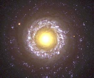 3 Introduzione alle galassie attive 1.3 Classificazione degli AGN 1.3.1 AGN RADIOQUIETI Sono sorgenti con emissione radio debole o assente.